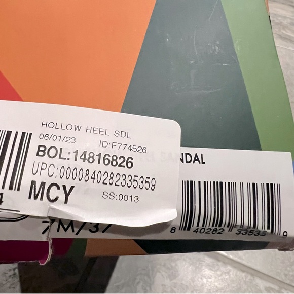 Katy Perry The Hollow Heel Sandal in Gold, Size 7M/37 New in Box Retail $109 - Picture 11 of 14